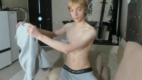 Snapshot of cute_grecha chatting on April 28, 5:56 am Grisha online show from April 28, 5:56 am