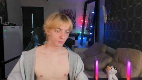 Snapshot of cute_grecha chatting on May 6, 2:22 pm Grisha online show from May 6, 2:22 pm