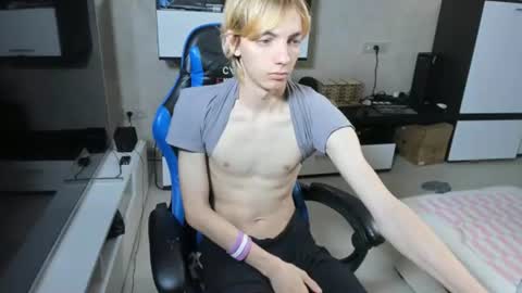 Snapshot of cute_grecha chatting on June 11, 7:17 am Grisha online show from June 11, 7:17 am