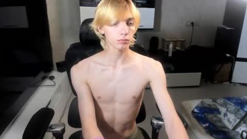Snapshot of cute_grecha chatting on June 29, 4:29 pm Grisha online show from June 29, 4:29 pm