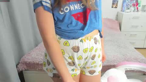 cute_kate0 online show from September 24, 9:34 am