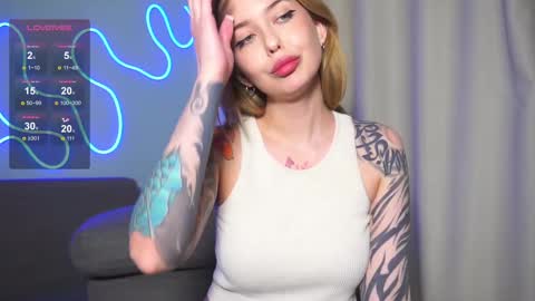 Snapshot of cute_kristall chatting on February 28, 12:20 pm Im Chris online show from February 28, 12:20 pm