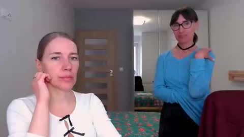 Snapshot of cute_lion_ chatting on April 23, 1:35 pm cute_lion_ online show from April 23, 1:35 pm