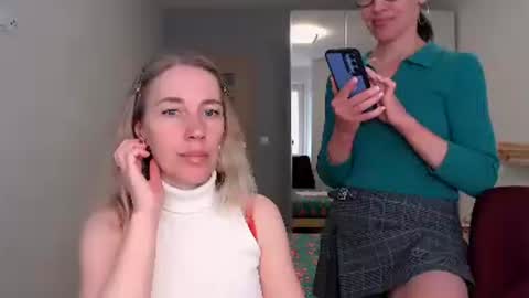 Snapshot of cute_lion_ chatting on April 24, 12:29 pm cute_lion_ online show from April 24, 12:29 pm