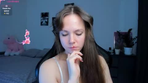 Snapshot of cute_little_ass chatting on November 12, 7:31 am Emily online show from November 12, 7:31 am