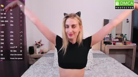 Snapshot of cute_milana chatting on April 22, 8:17 am Milana online show from April 22, 8:17 am