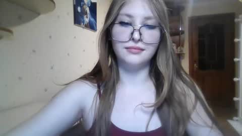 Snapshot of cute_minx chatting on June 16, 7:16 pm Veronica online show from June 16, 7:16 pm
