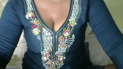 alia online show from March 25, 9:54 pm