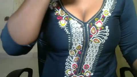 alia online show from April 24, 2:03 am