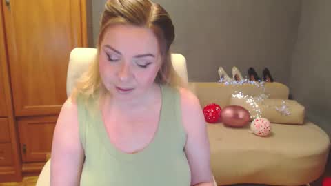 cute_phoenix online show from April 22, 6:53 pm