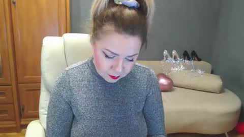 Snapshot of cute_phoenix chatting on April 26, 2:15 pm cute_phoenix online show from April 26, 2:15 pm
