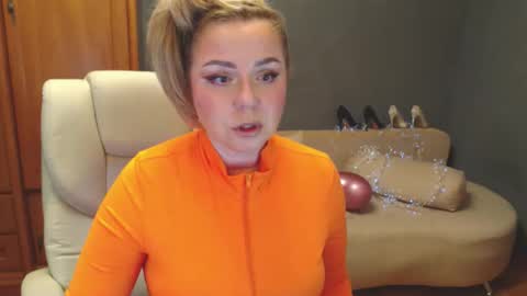 Snapshot of cute_phoenix chatting on May 6, 7:19 pm cute_phoenix online show from May 6, 7:19 pm
