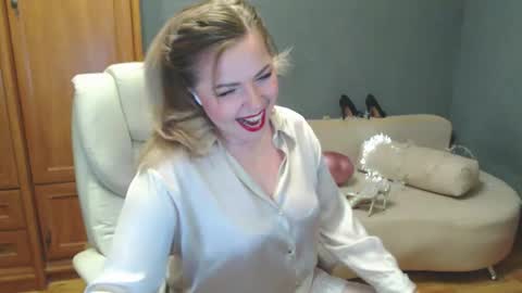 Snapshot of cute_phoenix chatting on May 7, 6:35 pm cute_phoenix online show from May 7, 6:35 pm