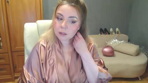 Snapshot of cute_phoenix chatting on May 10, 6:02 pm cute_phoenix online show from May 10, 6:02 pm