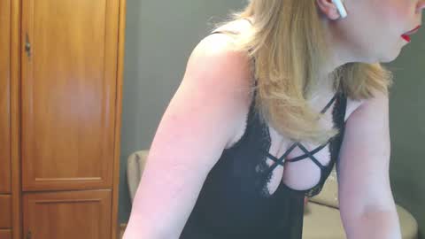 Snapshot of cute_phoenix chatting on May 15, 4:47 pm cute_phoenix online show from May 15, 4:47 pm