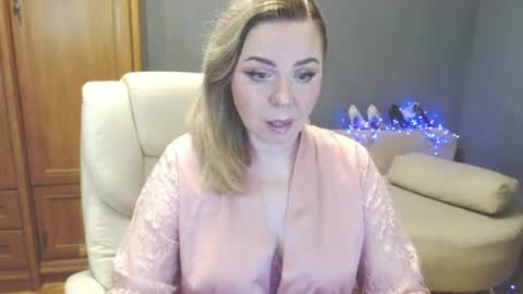 Snapshot of cute_phoenix chatting on July 4, 6:03 pm cute_phoenix online show from July 4, 6:03 pm