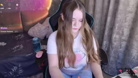 Snapshot of cute_pleasure chatting on March 10, 6:45 pm Aleksandra online show from March 10, 6:45 pm