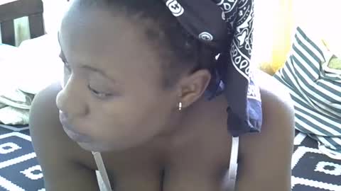 Snapshot of cute_savanna chatting on December 21, 9:44 am cute_savanna online show from December 21, 9:44 am