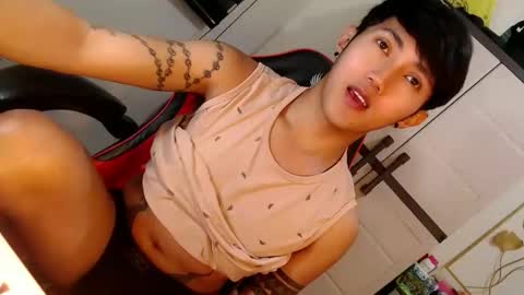 Snapshot of cuteasiancock98 chatting on May 2, 11:43 pm Steph online show from May 2, 11:43 pm