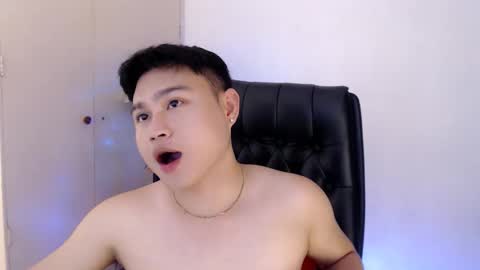 cuteasianlee online show from February 2, 9:13 pm