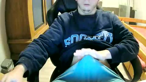 Snapshot of cuteboy090 chatting on October 19, 1:34 pm Cuteboy090 online show from October 19, 1:34 pm