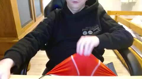 Snapshot of cuteboy090 chatting on April 24, 4:31 pm Cuteboy090 online show from April 24, 4:31 pm