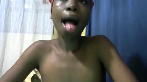 Snapshot of cutebrownie1998 chatting on February 22, 1:24 pm VALLARY online show from February 22, 1:24 pm