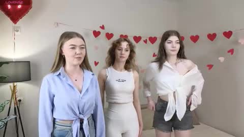 Snapshot of cutebuthott chatting on February 15, 12:25 pm Aurora Lina and a few other beauties online show from February 15, 12:25 pm