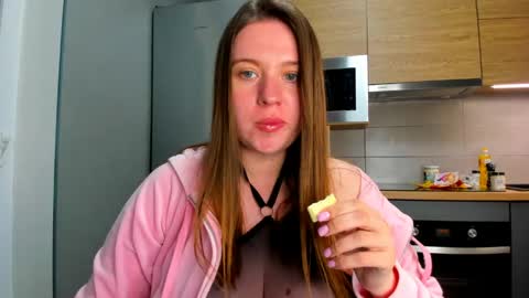 cutebuttslutty online show from April 15, 7:58 pm