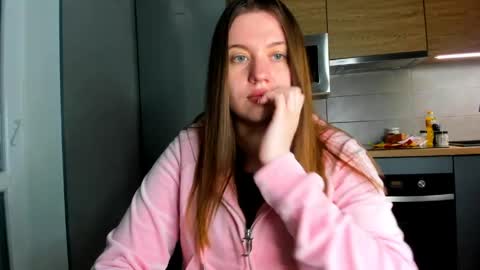 cutebuttslutty online show from April 16, 6:52 pm