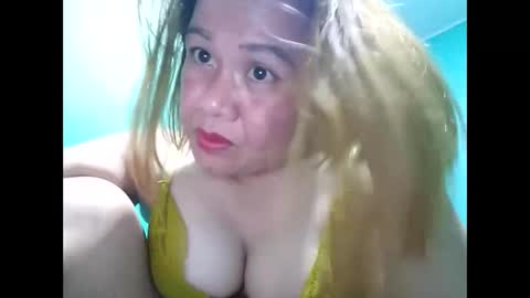 Snapshot of cutechey06 chatting on December 29, 11:29 am Sky online show from December 29, 11:29 am