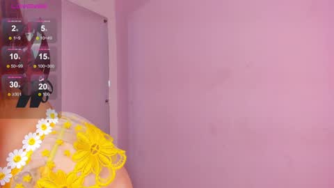 Snapshot of cutee_world chatting on October 30, 1:51 am moderator JAZMIN my team is Abby RachelMia online show from October 30, 1:51 am