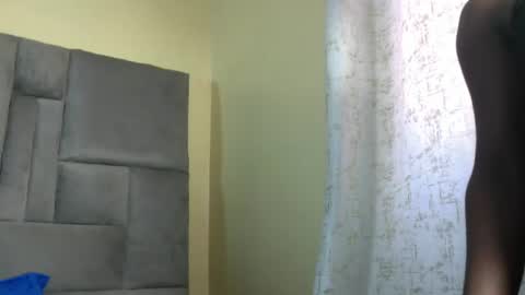 Snapshot of cuteebony16 chatting on June 25, 12:31 pm tawi online show from June 25, 12:31 pm