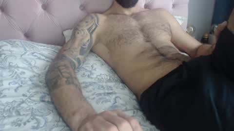 cuteeboy online show from April 3, 6:33 am