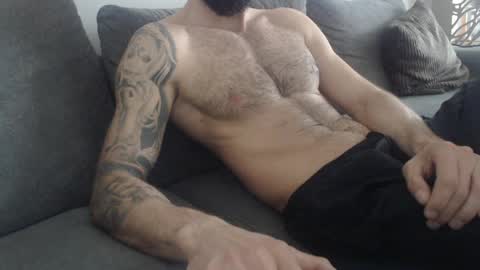 cuteeboy online show from April 16, 5:19 am