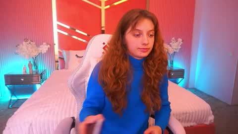 Snapshot of cuteefoxy chatting on November 6, 2:51 pm Foxy online show from November 6, 2:51 pm