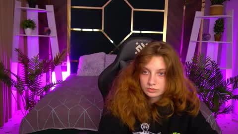 Snapshot of cuteefoxy chatting on November 14, 2:16 pm Foxy online show from November 14, 2:16 pm