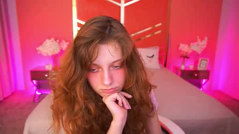 Snapshot of cuteefoxy chatting on November 25, 3:01 pm Foxy online show from November 25, 3:01 pm