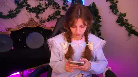 Snapshot of cuteefoxy chatting on November 28, 2:53 pm Foxy online show from November 28, 2:53 pm