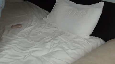 Snapshot of cuteemouse chatting on December 5, 3:17 pm Anna online show from December 5, 3:17 pm