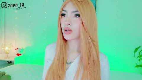 Zoe  online show from April 18, 4:05 am