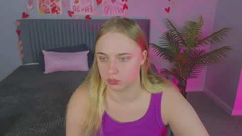 Snapshot of cutefever chatting on June 26, 1:43 am Amyy online show from June 26, 1:43 am