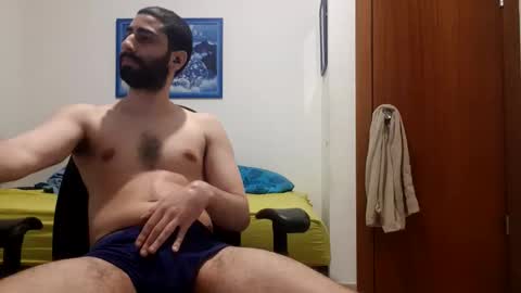 cuteguy52 online show from April 8, 10:10 pm