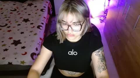 isabella online show from March 3, 4:35 pm