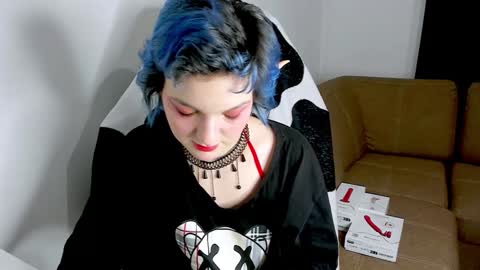 Snapshot of cutemetalgoddess chatting on December 24, 6:50 pm Alice online show from December 24, 6:50 pm