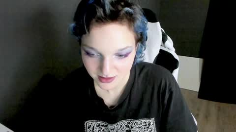 Snapshot of cutemetalgoddess chatting on January 14, 1:47 am Alice online show from January 14, 1:47 am