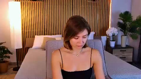 Snapshot of cutemirage chatting on June 22, 2:36 pm cutemirage online show from June 22, 2:36 pm