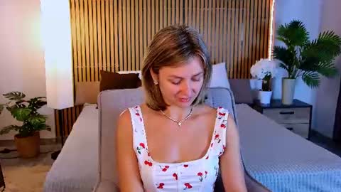 Snapshot of cutemirage chatting on July 5, 2:46 pm cutemirage online show from July 5, 2:46 pm