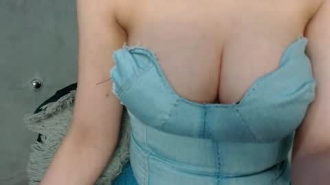 Snapshot of cutesophia11 chatting on January 31, 5:09 am sophia online show from January 31, 5:09 am