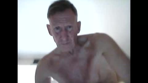 Snapshot of cutewhitebutt chatting on December 27, 9:39 am cutewhitebutt online show from December 27, 9:39 am